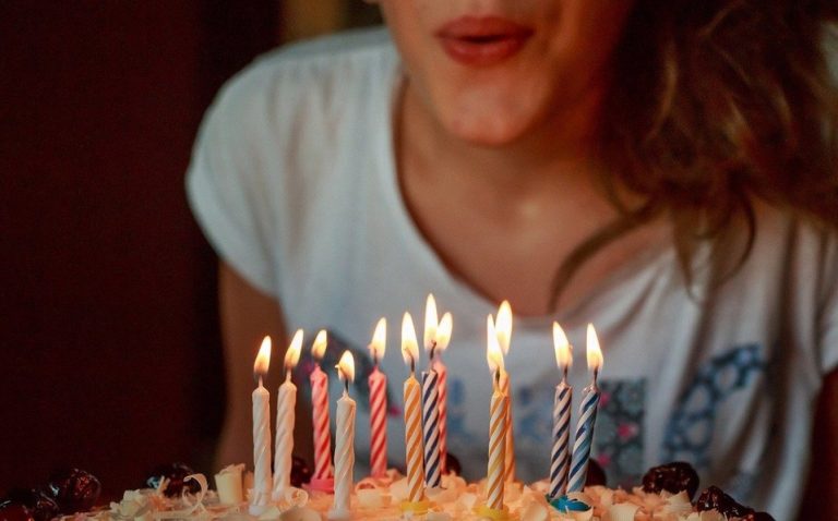 ¿Por qué soplamos las velas el día de nuestro cumpleaños?