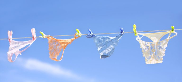 Denuncia a su vecina por tender su ropa interior «para seducir a su marido»