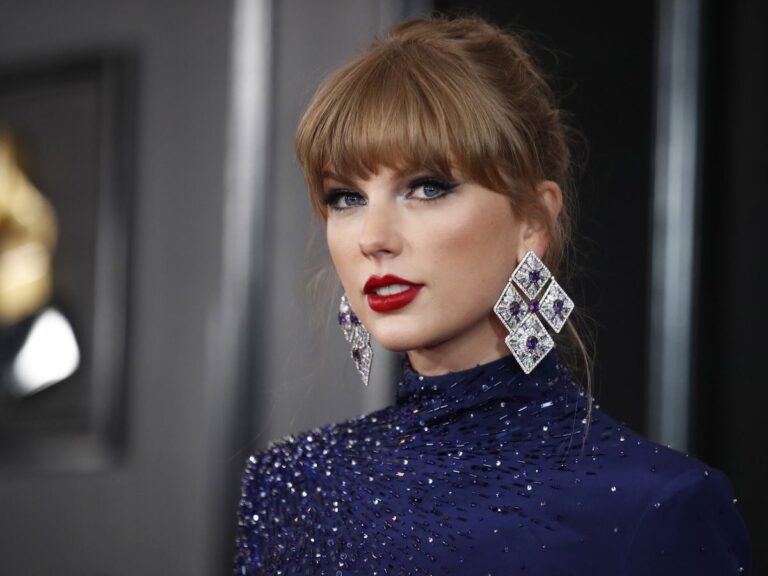 Taylor Swift exige cese de rastreo de sus vuelos por estudiante universitario