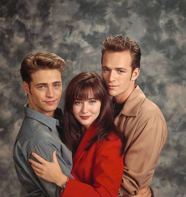 actors luke perry shannen doherty and jason priestley pose news photo 1706000305 1 rcg71.com