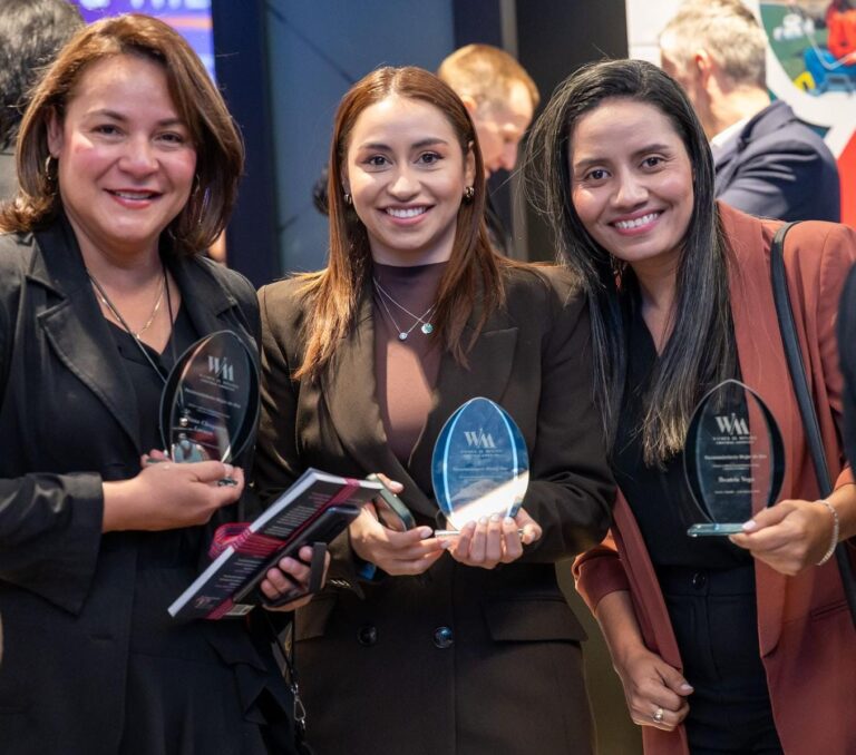 Ejecutiva de Condor Gold Nicaragua recibe galardón “Mujer de Oro» en Canadá