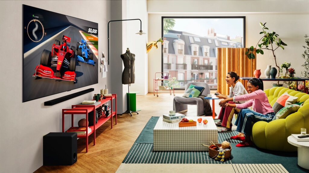 CELEBRA A MAMÁ COMO SE MERECE: LOS REGALOS IDEALES PARA ELLA CON LG ELECTRONICS 1 rcg71.com OLED C5 2025 Lifestyle Image Output cut10 Talent rcg71.com