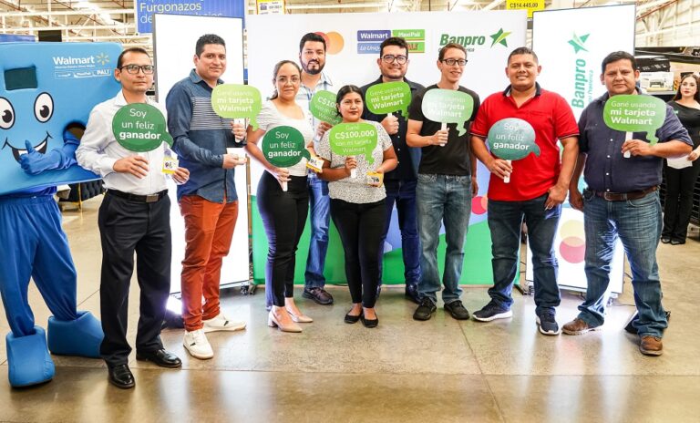 Un millón de córdobas en compras entregan Walmart, Banpro y Mastercard a 10 afortunados nicaragüenses