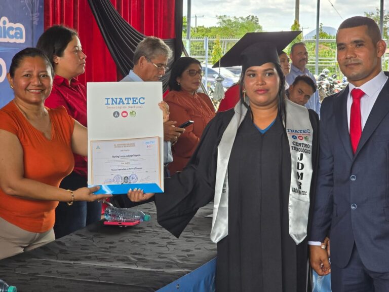 Condor Gold celebra logros del Programa de Formación Comunitaria