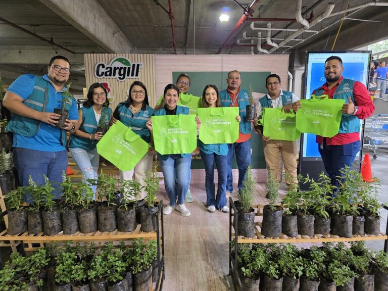 Familias aprenden hábitos sostenibles en jornada ambiental