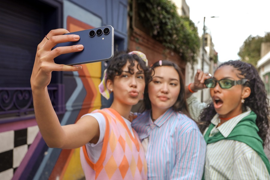 007 galaxy s25 fe lifestyle 2 rcg71.com