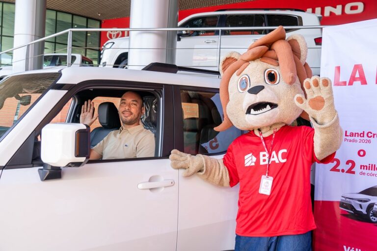 BAC premia a los ganadores de la “La Regalona BAC”